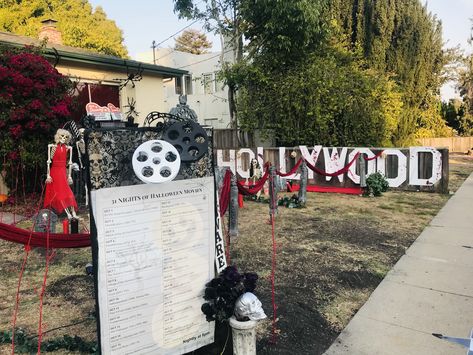 Halloween Hollywood, Halloween Movie Night Party, Haunted Hollywood, Small Dinner Party, Haunted Movie, Outside Movie, Horror Themed Party, Red Carpet Entrance, Halloween Office Party