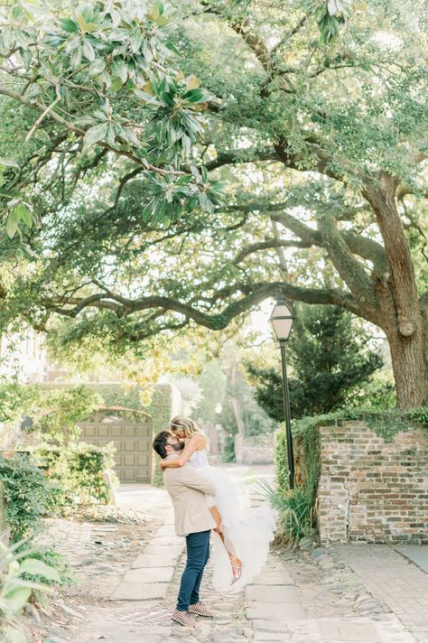 couples photoshoot downtown in charleston - moss trees couples photos - southern engagement photos - for love and lemons gown - cute couple poses for photos Charleston Proposal, Couples Photoshoot Downtown, Photoshoot On Beach, Charleston Engagement Pictures, Charleston Elopement, Charleston Engagement Photos, Photoshoot Downtown, Engagement Announcement Photos, Charleston Engagement