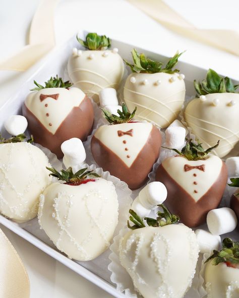 Strawberries dressed for the occasion 🍓👰‍♀️🤵‍♂️ Loved making these bride and groom strawberries design! 💍 available in 6, 12, and 24 packs. . . . #vancouver #vancouvereats #vancouvertreats #yvreats #vancouverfoodie #vancityfoodie #chocolatecoveredstrawberries #yvrstrawberries #yvrsweets #giftideas #vancouvergifts #dippedstrawberries #dippedfruit #chocoberries Strawberry Dress, Strawberry Dip, Fruit Dip, Covered Strawberries, Chocolate Strawberries, Chocolate Covered Strawberries, Mini Cupcakes, Chocolate Covered, Bride And Groom