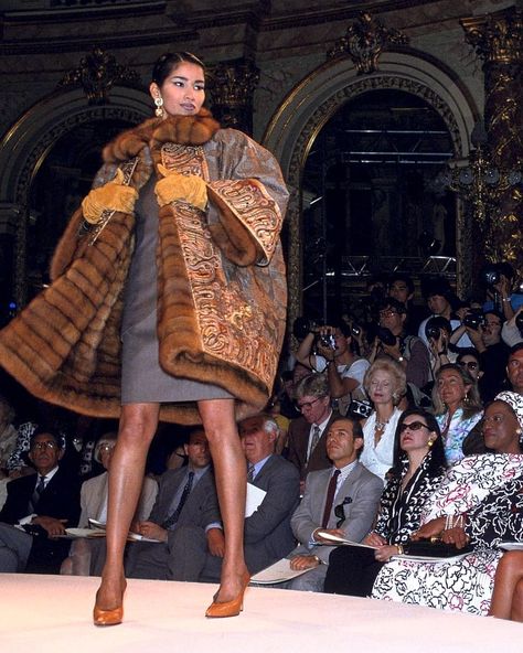 Gurmit Kaur, Gianfranco Ferre Dior, Dior 90s, Vintage Dance, Dior Collection, Christian Dior Haute Couture, 90s Supermodels, 80s And 90s Fashion, Dior Haute Couture