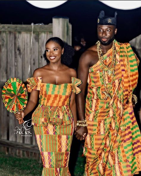 Africa~Wedding~Worldwide on Instagram: “Congrats Guys 💕💕 Sierra Leone 🇸🇱 meets Ghana 🇬🇭 #lovecandoitall ••••••••••••••••••••••••••••••••••• Photo @prilixphotos Makeup…” Ghana Traditional Wedding Dresses, Ghanian Wedding, Ghana Traditional Wedding, Ghana Dresses, Native African, African Bridesmaids, Ghanaian Wedding, Couples African Outfits, Ghana Wedding