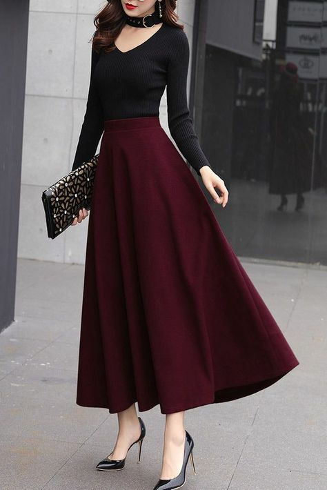 Hijab Stile, Long Skirt Outfits, Winter Skirt, Looks Chic, Flared Skirt, Mode Inspiration, Modest Dresses, Black Top, Skirt Outfits