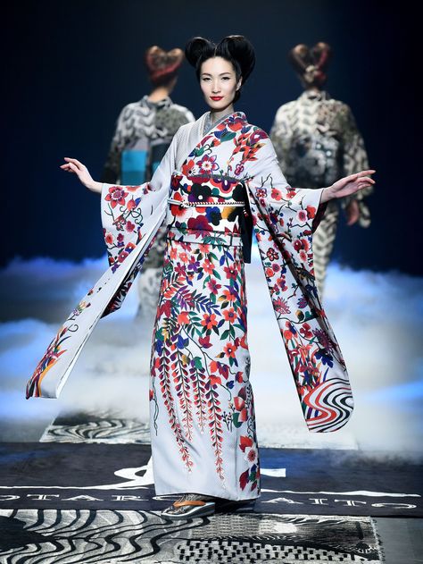 Kimono without rules: Models display creations by designer Jotaro Saito during Tokyo fashion week on March 16. | AFP-JIJI Female Kimono, Japanese Kimono Dress, Japanese Fashion Trends, Women Template, Japanese Fashion Designers, Tokyo Fashion Week, Traditional Japanese Kimono, Kimono Japan, Kimono Outfit