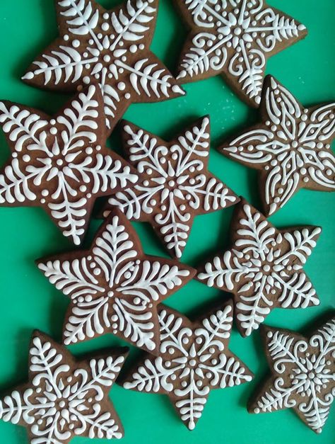 Star Gingerbread Cookies, Star Cookies Royal Icing, Star Cookies Decorated, Star Christmas Cookies, Gingerbread Stars, Gingerbread Star, Cookies Decorated With Royal Icing, Gingerbread Cookies Decorated, Designer Christmas