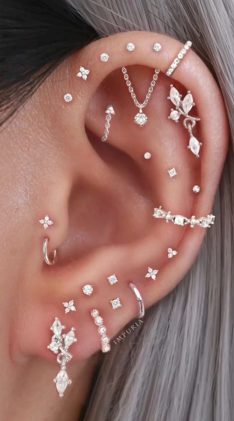 Peircings Women Idea, Full Ear Of Piercings, Scorpio Ear Piercing, Zodiac Ear Piercings, Dainty Ear Piercing Ideas, Full Ear Piercing Ideas, Pretty Ear Piercings Unique, Ears Piercing, Lobe Piercings