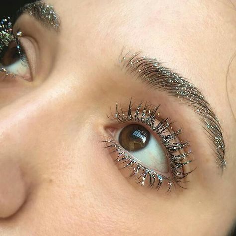 Glitter Eyebrows, Make Up Inspiration, Trendy Makeup, Kesha, Festival Makeup, Glitter Makeup, Editorial Makeup, Her Eyes, Gel Eyeliner