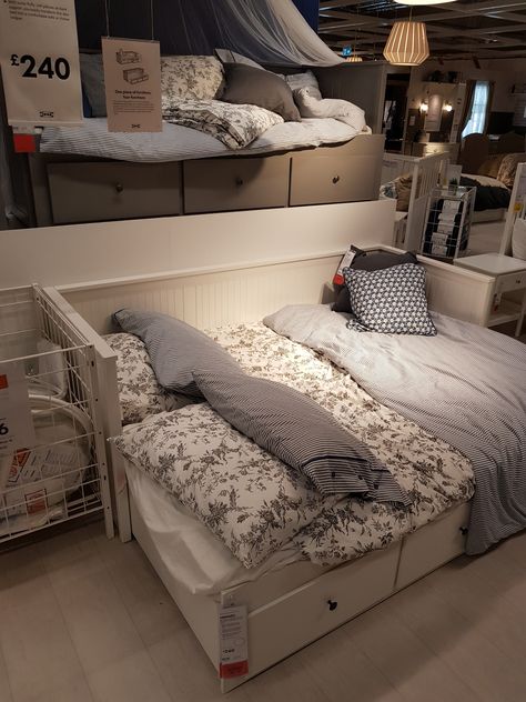 HEMNES daybed/unfolds into a double. Best implementation I've seen yet. £240. Is its foam mattress latex safe?? Day Bed Ideas Aesthetic, Daybed Room Aesthetic, Daybed Aesthetic Room, Hemnes Daybed Ideas, Hemnes Daybed Styling, Ikea Hemnes Daybed Styling, Hemnes Bed Ideas, Day Bed Aesthetic, Day Bed Full