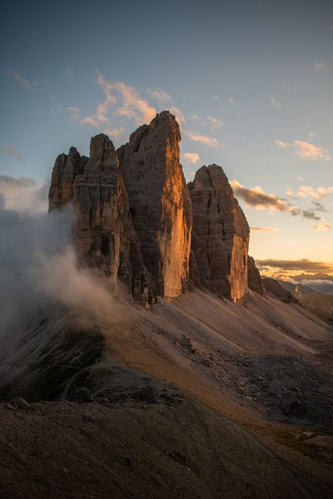 Tre Cime, Dolomites at sunset IG: lukaskonvica. Download this photo by Lukáš Konvica on Unsplash Western Mountains, Mountain Images, Wallpapers For Mobile Phones, Tumblr Backgrounds, Scenic Roads, Mountain Wallpaper, Best Iphone Wallpapers, White Clouds, Beautiful Mountains