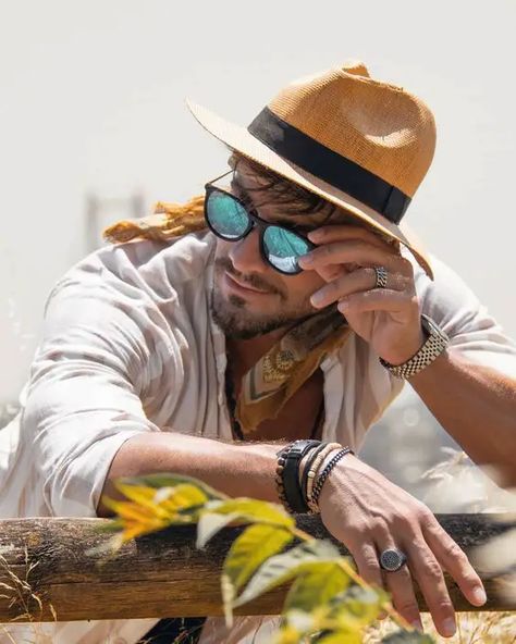 A guide to stylish men’s summer hats 20 ideas Hat Guide, Summer Hat Style, Mens Summer Hats, Fedora Hat Style, Mens Fedora Hat, Mens Straw Hats, Accessory Inspo, Mens Fedora, Hat Styles