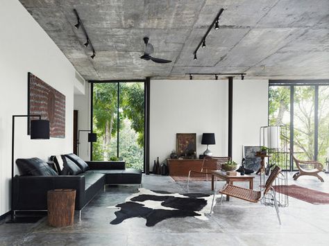 living room Industrial Concrete House, Concrete Ceiling Interior, Ceiling Industrial Design, Concrete Houses Interior, Industrial Design House, Concrete Ceiling Design, Home Industrial Design, Industrial Interior Design Living Room, Concrete Interior Design