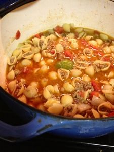 Conchitas con Carne (Mexican Hamburger and Shells) you  can substitute beef for ground Turkey Mexican Hamburger, Mexican Macaroni, Mexican Soups, Gf Pasta, Mexican Soup, Mexican Cooking, Hispanic Food, Goulash, Mexican Food Recipes Authentic