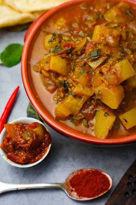 Lauki ki Sabji | Indian bottle gourd curry - Cinnamon Snail Gourd Recipes, Kanda Bhaji, Bottle Gourd Recipe, Vegan Butter Chicken, Sabji Recipe, Bottle Gourd, Vegetable Peeler, Food Words, Butter Chicken