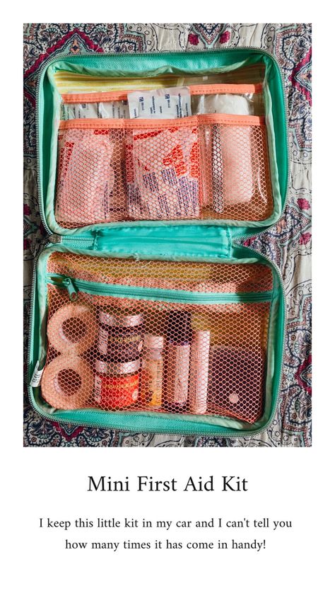 Natural First Aid Kit, First Aid Bag, Diy First Aid Kit, Car Organization Diy, Medicine Kit, Mini First Aid Kit, Medical Binder, So Random, Emergency Prepardness