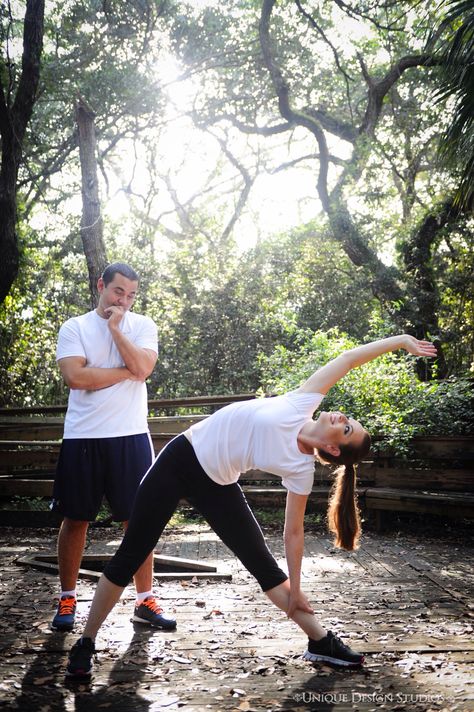 Exercise / active engagement photo shoot Runner Couple, Pool Photoshoot, Gym Couple, Engagement Photo Shoot, Wedding Shot, Fit Couples, Couple Photoshoot, Wedding Shots, Engagement Photoshoot