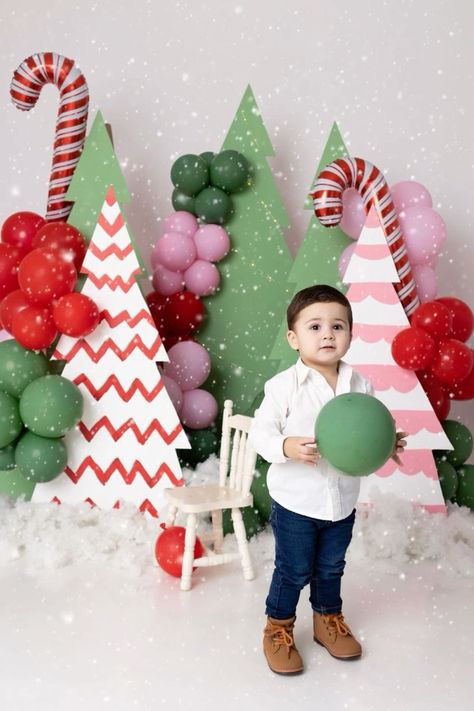 Christmas Photo Display, Christmas Photoshoot Kids, Fun Christmas Photos, Diy Christmas Backdrop, Christmas Party Backdrop, Christmas Stage, Letters To Santa, Christmas Photo Props, Christmas Props