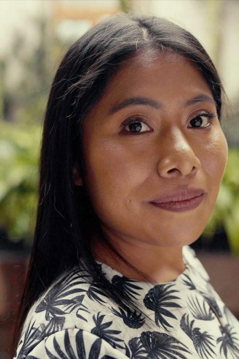 "Así, mujeres como Yalitza, o cualquier otra mujer mexicana sienta que es posible." Roma Movie, Mexican Beauty, Brown Pride, Spanish Woman, Mexican Women, Female Portraits, Girl Inspiration, People Of The World