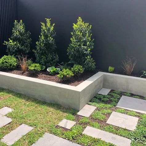 18 Cheap Retaining Wall Ideas Using Affordable Materials Stucco Planters Retaining Walls, Front Lawn Retaining Wall Ideas, Garden Bed Retaining Wall Ideas, Hill Retaining Wall Ideas, Concrete Retaining Wall Landscape, Retaining Wall Options, Diy Retaining Wall Cheap, Short Retaining Wall Ideas, Cement Retaining Wall