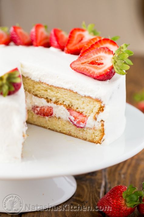 Tres Leches Cake Recipe, Layered Tres Leches Cake, Mexican Cake Recipe Mexican Cake Recipes, Chocolate Tres Leches Cake, Mexican Cake, Tres Leches Cake Recipe, Fresh Strawberry Cake, Easy Frosting, Leches Cake, Strawberry Cake Recipes, Cake Platter