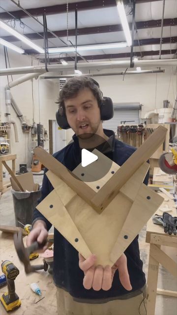 89K views · 2K likes | Thomas Orr on Instagram: "A simple corner clamping jig you can make out of scrap.  . I’ve seen this one floating around and figured I’d do a quick vid on it in case anyone was interested!  . . . #woodworking #woodprojects #woodworker #woodwork #woodworkingjigs #woodworkingcommunity #woodworkingtips" Wood Shop Jigs, Diy Woodworking Christmas Gifts, Clamps For Woodworking, Wood Workshop Design, Woodworking Tips And Tricks, Summer Wood Crafts, Wood Working Jigs, Woodworking Room, Scrap Wood Projects Diy