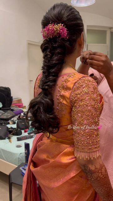 Wedding Hair Indian Bride, Hairstyles For Langa Voni, Messy Hairstyles For Saree, Simple Hairstyle For Bridesmaid, Messi Hairstyles For Wedding, Hair Styles For Marriage Function, Hairstyle For Marriage Function, Hairstyles For Marriage Function, Hairstyles For Half Saree