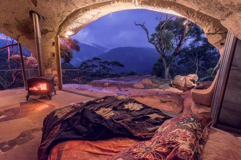 Airbnb Of The Month: A Cave In The Blue Mountains In Australia+#refinery29uk Airbnb Australia, Blue Mountains Australia, Cave Hotel, Airbnb House, Airbnb Rentals, Cave House, The Blue Mountains, Blue Mountain, Holiday Rental