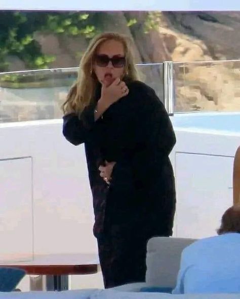 Adele Paparazzi, Adele Meme, Adele Body, Adele Funny, Adele Pictures, Adele Photos, Adele Love, Adele Adkins, Rare Videos