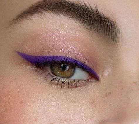 Sparkle Makeup, Creative Eye Makeup, Pretty Eyeshadow, Eyes Eyeliner, Smink Inspiration, Makijaż Smokey Eye, Colored Eyeliner, Edgy Makeup, Makeup Eye Looks