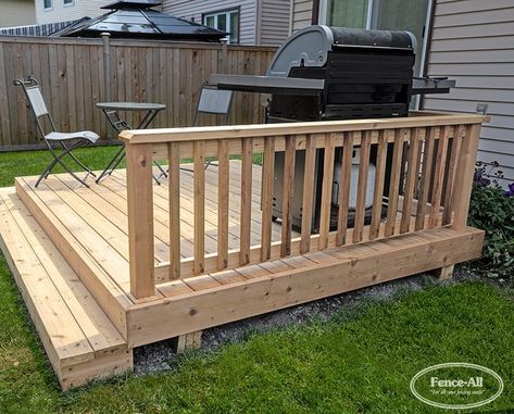 Basic Wood Railing | Products | Fence All | Ottawa, ON Front Porch Railing Ideas Farmhouse Wood, Deck Railing Ideas Wood, Cedar Deck Railing, Fence Railing Ideas, Deck Railing Design Wood, Wood Railing Ideas, Wooden Deck Railing Ideas, Simple Deck Railing, Porch Railing Ideas Farmhouse