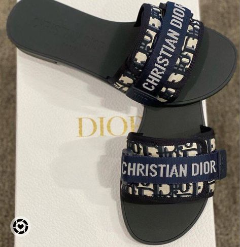 Christian Dior Slippers, Christian Dior Slides, Dior Slides, Comfy Footwear, Dh Gate, Versace Heels, Sandal Slippers, Fashion Shoes Heels, Shoes Heels Classy