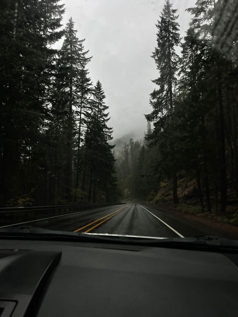 Twilight Road Trip, Twilight Fall Aesthetic, Twilight Locations, Dark Travel Aesthetic, Oregon Twilight, Wallpapers Autumn, Oregon Aesthetic, Twilight Vibes, Autumn Dark