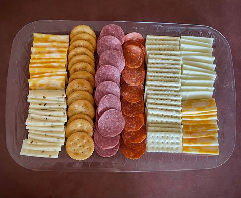 cheese and cracker board Simple Cheese And Cracker Tray, Birthday Potluck Ideas, Cracker And Cheese Platter Ideas, Meat Cheese And Cracker Tray Ideas, Cheese Cracker Tray, Meeting Snacks, Cheese And Cracker Board, Church Snacks, Cracker Board