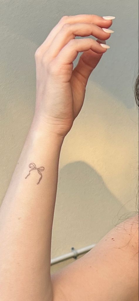 Trendy Small Tattoos, Dainty Pretty Tattoos, Small Placement Tattoos, Minimalist Tattoo Ideas Women, Tattoo At Home, Dainty Inner Arm Tattoos For Women, Hair Bow Tattoo, Fine Line Ribbon Tattoo, For The Plot Tattoo