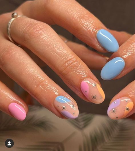 From instagram Different Color Nail Designs, Fun Nails Designs, Short Fun Nails, Starburst Nails, Trendy Gel Nails, Luminary Nails, Fun Nail Designs, Short Nail Art, Fun Nail Art