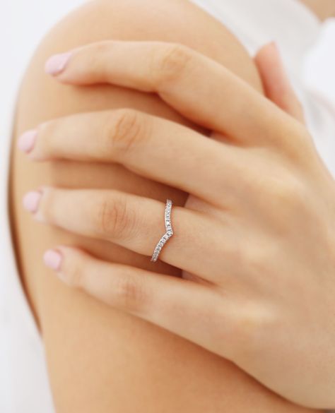 This stunning wishbone wedding band is the perfect match for non-wedfit engagement rings! At Lily Arkwright, we ensure every engagement ring has its ideal pairing.   Setting: Ellora Availability: Platinum, White, Yellow, or Rose Gold  🎀 Buy now pay later with Klarna, from 0%⁠⁠ 🔒 UK Hallmarked & Assay Assured⁠⁠ 🌎 Free Worldwide Shipping⁠⁠ 💍 Customise this design  📧 hello@lilyarkwright.com  📞+44 (0) 161 537 6773 Wishbone Wedding Band, Meghan Markle Engagement Ring, Princess Diana Engagement Ring, Lab Grown Engagement Ring, Large Engagement Rings, Pave Wedding Bands, Jewelry Knowledge, Wishbone Ring, Engagement Rings Couple