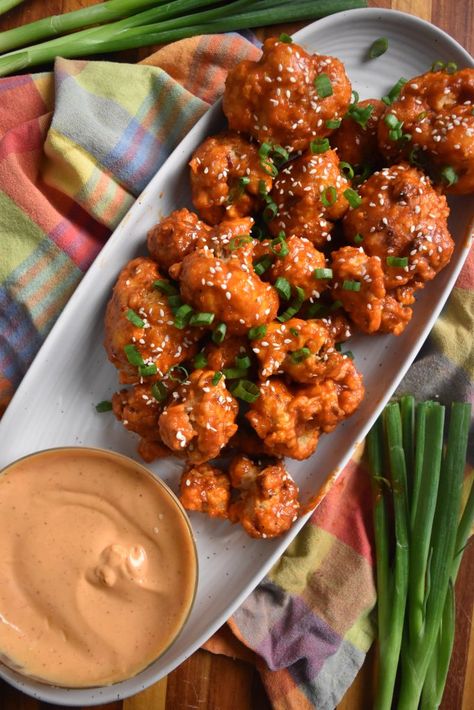 Easy Crispy Gojuchang Cauliflower Bites (Vegetarian) - Sauced Up! Foods Sauce For Cauliflower, Homemade Hashbrown Recipes, Sauced Up Foods, Vegetarian Sauces, Homemade Hashbrowns, One Pan Pasta, Hashbrown Recipes, Bulgogi Beef, Cauliflower Bites