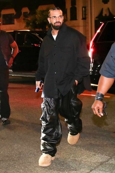 Drake's Obsessed With Trash-Bag Pants & Horse-Hoof Shoes Drake Shirt Outfit, Drake Aesthetic Outfits, Drake With Braids, Drake Outfits Fashion, Leather Pants Outfit Men, Drake Shoes, Drake Fits, Drake Outfits, Emily Outfit