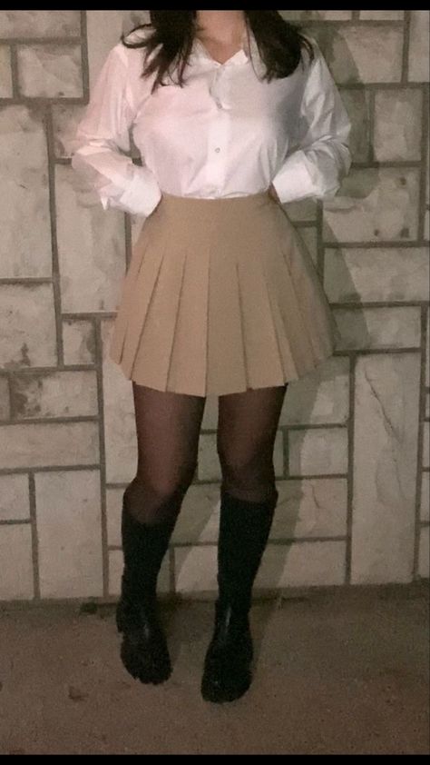 Light brown Tan Skirt White Top Outfit, Outfits With A Brown Skirt, Formal Beige Outfit, Tan Skirt Outfit Winter, Outfit With Beige Skirt, Outfits With Beige Skirt, Khaki Skirt School Uniform Outfit, Outfits With Khaki Skirt, Plade Skirt Outfit Fall