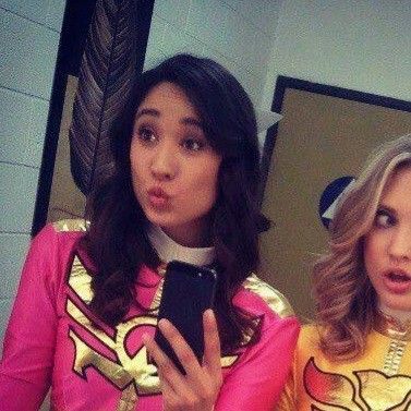 Goal 1 de Power Rangers Megaforce; Emma y Gia Christina Masterson, Emma Goodall, Battle Bots, Yellow Ranger, Roman Reigns Wwe Champion, Power Rangers Megaforce, Pink Power Rangers, Superhero Cosplay, Wwe Champions