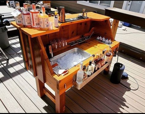 Cocktail Station Bar, Portable Bar Ideas, Portable Outdoor Bar, Kitchen Design Wood, Mobile Bar Cart, Concrete Countertops Outdoor Kitchen, White Concrete Countertops, Diy Outdoor Bar, Outdoor Kitchen Decor