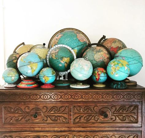 17 creative ways to curate a collection Decorating With Globes, Globe Collection Display, How To Display Collections, Globe Display, Globe Ideas, Rock Collection Display, Globe Collection, Memory Ideas, Pegboard Display