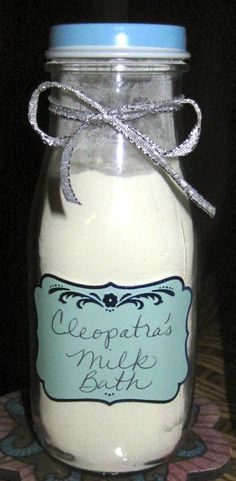 DIY: Cleopatra's Milk Bath 2 cups Whole powdered milk 1/2 cup Cornstarch 1/4 cup Baking soda 5 drops of Rose Absolute Oil Mix in a blender and put into a gorgeous jar of your own! Diy Cleopatra, Milk Bath Diy, Diy Beauty Blender, Milk Bath Recipe, Beauty Blender Cleaner, Milk Baths, Cleopatra Beauty Secrets, Bath Milk, Bath Recipes