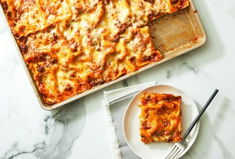 Sheet Pan Lasagna, Pan Lasagna, No Boil Lasagna, Beef Lasagna, Lasagna Ingredients, Classic Lasagna, Pan Recipes, Lasagna Recipe, Sheet Pan Recipes