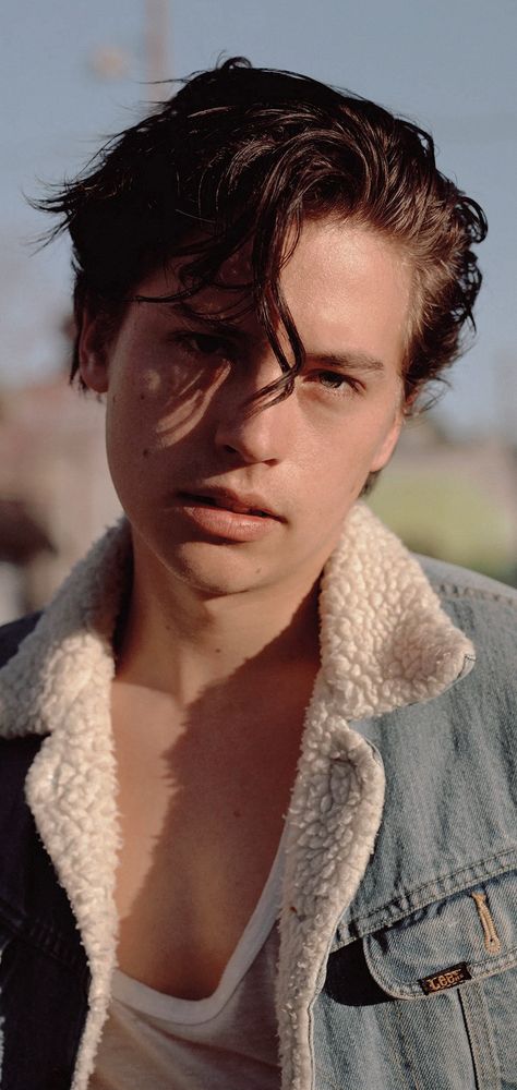 Cole Sprouse Aesthetic, Cole Sprouse Wallpaper, Cole Spouse, Cole Sprouse Jughead, Cole M Sprouse, Riverdale Cole Sprouse, Dylan And Cole, Dylan Sprouse, Generation Z