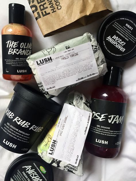 lush fresh handmade cosmetics- a beauty haul review for skincare lovers. Bath & Body Works, Beauty Haul, French Skincare, Cosmetics Store, Handmade Makeup, Lush Bath, Lush Products, Lush Cosmetics, Handmade Cosmetics