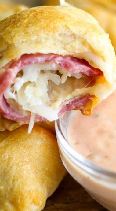 reuben roll ups Reuben Recipe, Basil Mozzarella, Rolled Sandwiches, Crescent Recipes, Snacks Appetizers, Reuben Sandwich, Spend With Pennies, Italian Recipe, Crescent Roll Recipes