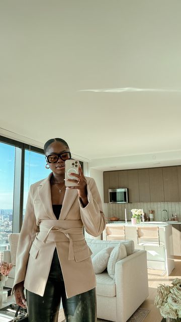 Eni Popoola | NYC Blogger on Instagram: "✨Get dressed with me✨ Pants: @aritzia Tube top: @prettylittlething Blazer: @oddmuselondon Ring: @theofficialpandora Earrings: @houseofroyal Shoes: @zara Bag: @brandonblackwoodnyc Glasses: @lorvae" Eni Popoola, Zara Bags, Tube Top, Get Dressed, Blogger, Zara, Blazer, Pants, Instagram