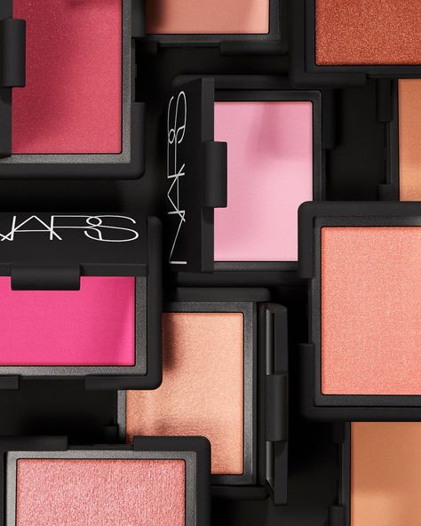 The ultimate authority in blush, NARS offers the industry's most iconic shades for cheeks. Nars Powder, Ideas Maquillaje, Hacks Makeup, Make Your Own Makeup, Makeup Christmas, Gloss Eyeshadow, Makeup Before And After, Nars Blush, Makeup Easy