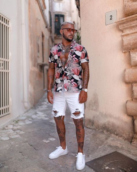 Massimo no Instagram: “|Anzeige • 𝙲𝚒𝚝𝚢 𝙾𝚞𝚝𝚏𝚒𝚝 ✨ Today with a new outfit from @jeansindustrymen 🌺 With my Code MASSIMO20 you get 20% off…” Mens Casual Outfits Summer Classy Beach, Mens Florida Fashion, Miami Outfits Men, Miami Mens Fashion, Carribean Vibes, Jean Top Outfits, Summer Swag Outfits, Mens Fashion Summer Outfits, Jeans Outfit For Work