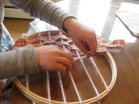 Hoop Weaving, Hoop Crafts, Weaving Fabric, Practical Life Activities, Montessori Art, Embroidery Hoop Crafts, Montessori Practical Life, Preschool Fine Motor, Scrap Fabric Crafts