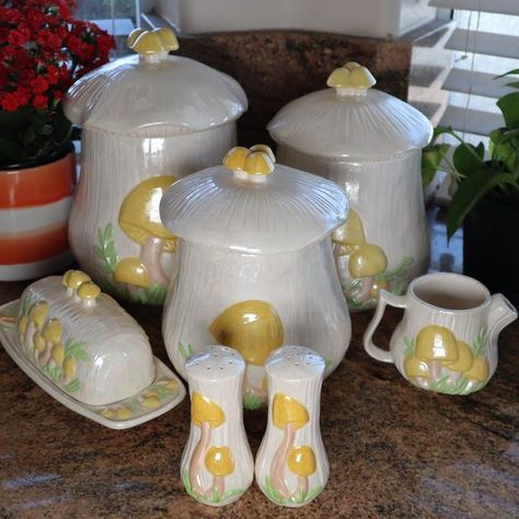 Vintage 1970's Arnel's Yellow Mushroom Set Green Milk Glass, Flour Canister, Yellow Mushroom, Ceramic Canisters, Gold Bowl, Spice Set, Ceramic Cookie Jar, Reusable Snack Bag, Coffee Canister